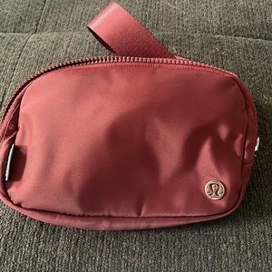 Lululemon belt bag EUC
